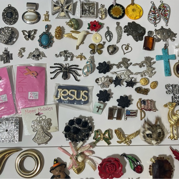 Vintage Brooches Pedants Antique Pins Signed Military, Summer, Fall, Religious - Picture 7 of 17